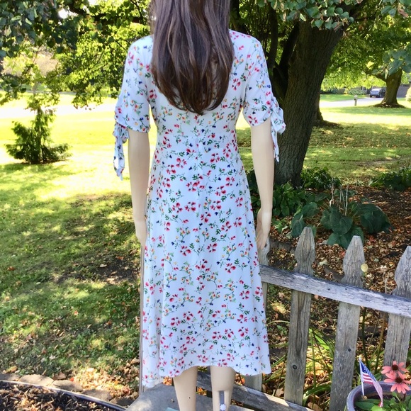 NEW CLASSIC STYLE FEMININE FLORAL DRESS - Picture 3 of 8